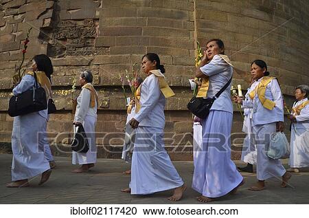 Stock Image - Buddhist believers praying, pilgrims circling the Dhamekh Stupa, Deer Park of Isipatana, Sarnath, Uttar Pradesh, India, South Asia, Asia. Fotosearch
