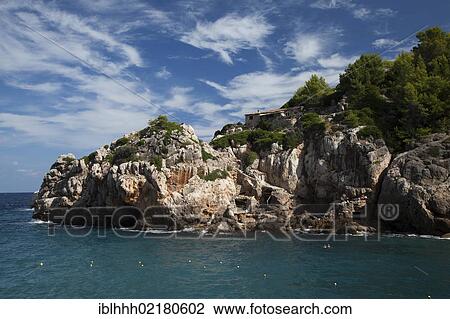 Cote Cala Deia Majorque Iles Baleares Espagne Europe Banque D Image Iblhhh Fotosearch