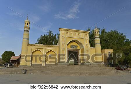 Stock Image - Id Kah Mosque in the historic town centre of the Uyghur district, Uyghur Muslim Old City, Silk Road, Kashgar, Xinjiang, China, Asia. Fotosearch
