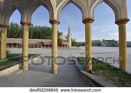 Stock Photo - Id Kah Mosque in the historic town centre of the Uyghur district, Uyghur Muslim Old City, Silk Road, Kashgar, Xinjiang, China, Asia. Fotosearch