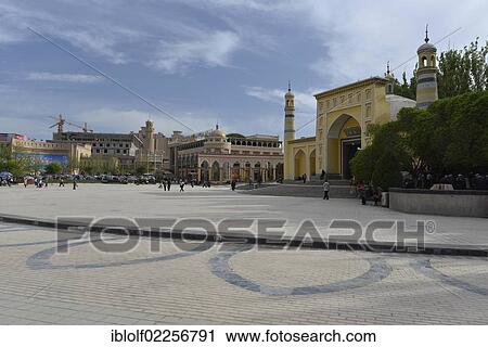Stock Image - Id Kah Mosque in the old town of the Uyghur quarter, Uyghur Muslim old town, Silk Road, Kashgar, Xinjiang, China, Asia. Fotosearch