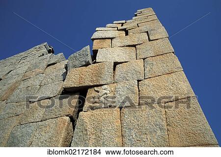Picture - Old crumbling wall, ruins of the Hindu kingdom of Vijayanagar, Hampi, Karnataka, South India, Asia. Fotosearch