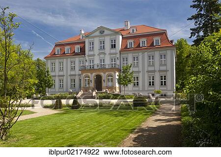 Stock Image - Palace and Park of Gueldengossa near Leipzig, Saxony, Germany, Europe. Fotosearch