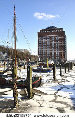 Picture - Port of Hamburg in the winter, Hamburg, Germany, Europe. Fotosearch