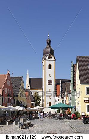 Stock Image - St Jakob Catholic parish church and the upper market square, Schwandorf, Upper Palatinate, Bavaria, Germany, Europe. Fotosearch