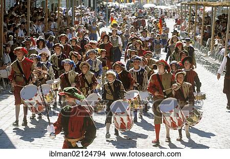 Picture - Taenzelfest pageant, Kaufbeuren, Ostallgaeu, Bavaria, Swabia, Bavaria, Germany, Europe. Fotosearch