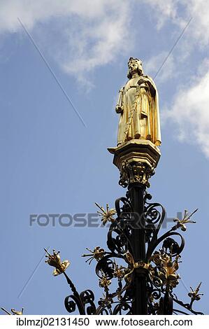 Willem II, William II statue in gold, Binnenhof Parliament, Den Haag, The Hague, Holland, Netherlands, Benelux, Europe View Large Photo Image Stock Image - Willem II, William II statue in gold, Binnenhof Parliament, Den Haag, The Hague, Holland, Netherlands, Benelux, Europe. Fotosearch