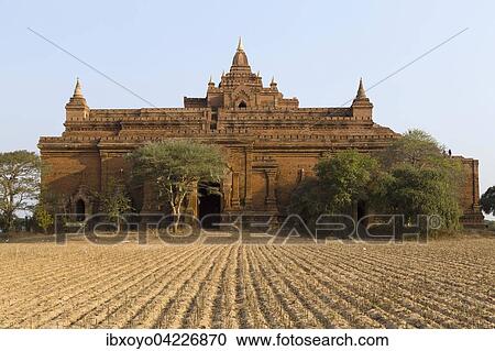 Stock Image - Paya Pyathada, one of Bagan's 4000 temples, Bagan, Myanmar, Asia. Fotosearch