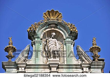Picture - La Brouette building, the grocers' guild house on Grote Markt square, Grand Place square, Brussels, Belgium, Europe, PublicGround, Europe. Fotosearch