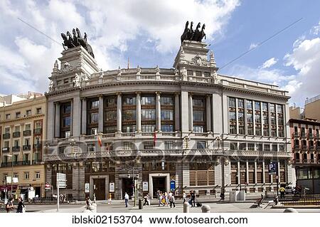 Subsidiaria De El Espanol Banco va Banco Bilbao Vizcaya Argentaria En Un Edificio Historico En Madrid Espana Europa Foto Iblski Fotosearch