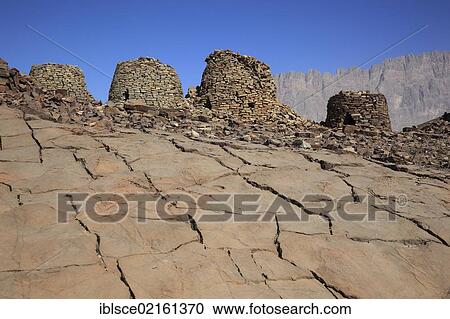 Stock Image - The Beehive Tombs of Al-Ayn on the edge of Jebel Misht mountain ridge, in the area between the towns of Bat and Al-Ayn in the Hajar Mountains, UNESCO World Heritage Site, Oman, Arabian Peninsula, Middle East, Asia. Fotosearch