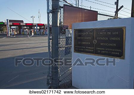 Stock Image - The international border between Sonoyta, Mexico and Lukeville, Arizona in the United States, the US border inspection station at back, Lukeville, Arizona, USA, North America. Fotosearch