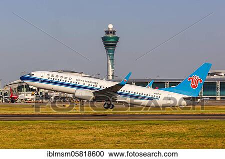 Stock Image - A Boeing 737-800 aircraft of China Southern Airlines with registration number B-5715 at Guangzhou (CAN) Airport, Guangzhou, China, Asia. Fotosearch
