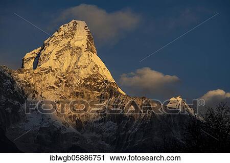 Stock Image - Ama Dablam 6812 m in the evening light, Matterhorn Nepal, Mahalangur Himal, Solu Khumbu, Nepal, Himalaya, Asia. Fotosearch