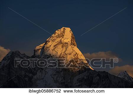 Stock Image - Ama Dablam 6812 m in the evening light, Matterhorn Nepal, Mahalangur Himal, Solu Khumbu, Nepal, Himalaya, Asia. Fotosearch