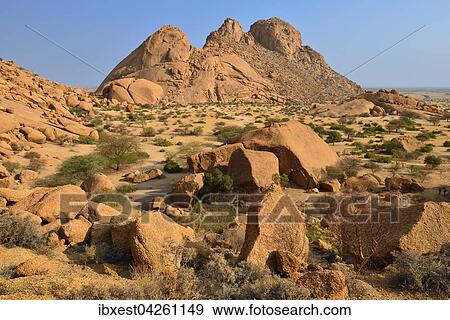 Stock Photo - Ausblick auf den Sugarloaf bei Spitzkoppe, Grootspitzkop, Provinz Erongo, Namibia, Afrika. Fotosearch