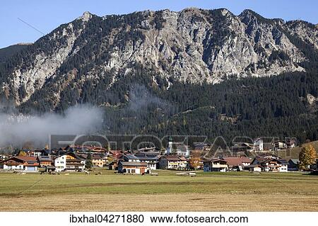 Stock Image - Ausblick auf Gran, Herbststimmung, Tannheimer Tal, Tirol, Osterreich, Europa. Fotosearch