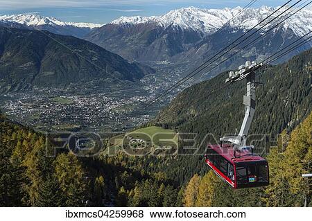 Stock Photo - Bergbahn Meran 2000 uber Meran mit schneebedeckten Bergen, Trentino, Sudtirol, Italien, Europa. Fotosearch