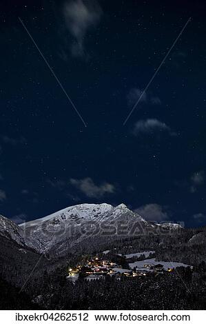 Bergdorf bei Nacht mit Sternenhimmel vor Berg Nockspitze mit Schnee, Kreit, Stubaital, Tirol, Osterreich, Europa View Large Photo Image Stock Image - Bergdorf bei Nacht mit Sternenhimmel vor Berg Nockspitze mit Schnee, Kreit, Stubaital, Tirol, Osterreich, Europa. Fotosearch
