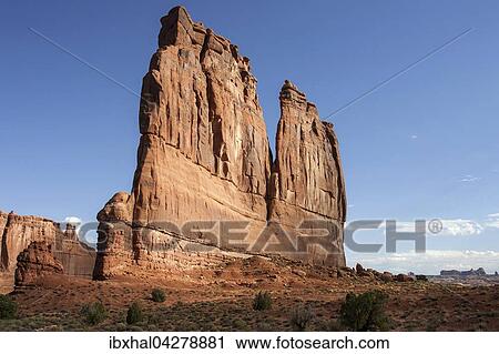 Stock Image - Courthouse Towers, Tower of Babel und The Organ, Arches National Park, Utah, USA, Nordamerika. Fotosearch