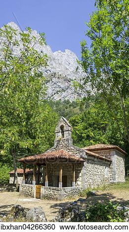Stock Image - Die Ermita de Corona, Posada de Valdeon, Castilla y Leon, Spanien, Europa. Fotosearch