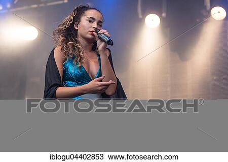 Stock Image - English pop and R&B singer Ella Eyre live at the 26th Heitere Open Air in Zofingen, Aargau, Switzerland, Europe. Fotosearch