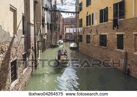 Gondel auf dem Rio Ghetto, Insel Ghetto, judisches Ghetto ab 16 Jhd, Stadtteil Cannaregio, Venedig, Veneto, Italien, Europa View Large Photo Image Stock Photography - Gondel auf dem Rio Ghetto, Insel Ghetto, judisches Ghetto ab 16 Jhd, Stadtteil Cannaregio, Venedig, Veneto, Italien, Europa. Fotosearch