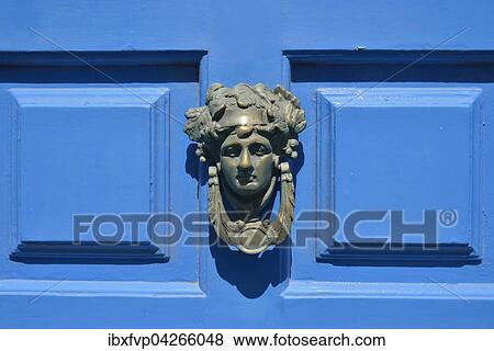 Kopf als Turklopfer an einer blauen Tur, Mykonos-Stadt oder Chora, Mykonos, Kykladen, Griechenland, Europa View Large Photo Image Stock Photo - Kopf als Turklopfer an einer blauen Tur, Mykonos-Stadt oder Chora, Mykonos, Kykladen, Griechenland, Europa. Fotosearch