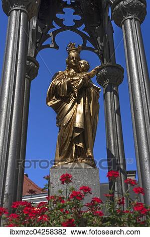 Marienbrunnen, Unterer Stadtplatz, Kufstein, Tirol, Osterreich, Europa View Large Photo Image Stock Image - Marienbrunnen, Unterer Stadtplatz, Kufstein, Tirol, Osterreich, Europa. Fotosearch