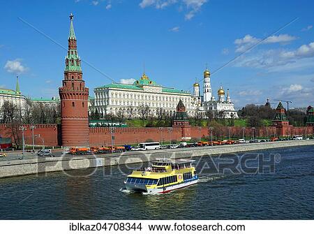 Picture - Moscow Kremlin with Cathedral of the Dormition, Archangel Michael Cathedral and Ivan the Great Bell Tower, Moscow Kremlin, Moscow, Russia, Europe. Fotosearch