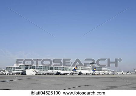 Stock Image - Overview of the East Apron and Satellite Building, Satellite, Munich Airport, Upper Bavaria, Germany, Europe. Fotosearch