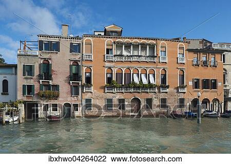 Stock Image - Palazzo am Canal Grande, Stadtteil Cannaregio, Venedig, Veneto, Italien, Europa. Fotosearch