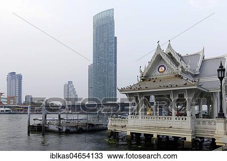 Stock Image - Pier of the Buddhist temple Wat Yannawa, SaphanTaksin Bridge, Mae Nam Chao Phraya River, Sathon, Bangkok, Thailand, Asia. Fotosearch