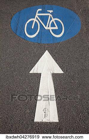 Richtungspfeil, Verkehrszeichen Radweg, Radweg, Nordrhein-Westfalen, Deutschland, Europa View Large Photo Image Stock Photo - Richtungspfeil, Verkehrszeichen Radweg, Radweg, Nordrhein-Westfalen, Deutschland, Europa. Fotosearch