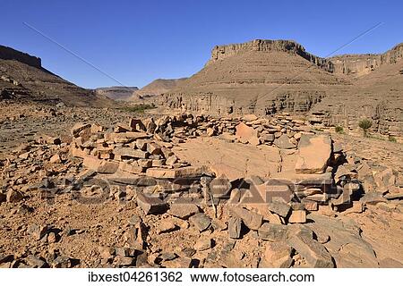 Ruine einer Zeriba-Hutte in der Iherir Schlucht, Iherir Canyon, Tassili n'Ajjer Nationalpark, UNESCO Weltnaturerbe, Sahara, Algerien, Afrika View Large Photo Image Stock Image - Ruine einer Zeriba-Hutte in der Iherir Schlucht, Iherir Canyon, Tassili n'Ajjer Nationalpark, UNESCO Weltnaturerbe, Sahara, Algerien, Afrika. Fotosearch