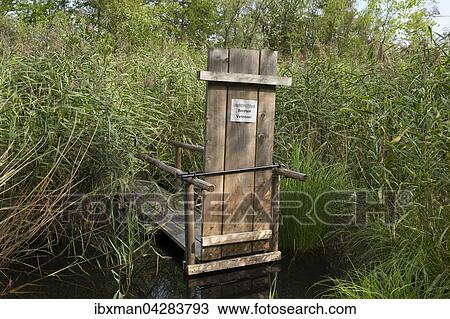 Steg mit Tur und Schild mit Aufschrift Jagdeinrichtung Betreten verboten, Ickinger Stausee in Naturschutzgebiet Isarauen, Pupplinger Au, Oberbayern, Bayern, Deutschland, Europa View Large Photo Image Stock Image - Steg mit Tur und Schild mit Aufschrift Jagdeinrichtung Betreten verboten, Ickinger Stausee in Naturschutzgebiet Isarauen, Pupplinger Au, Oberbayern, Bayern, Deutschland, Europa. Fotosearch