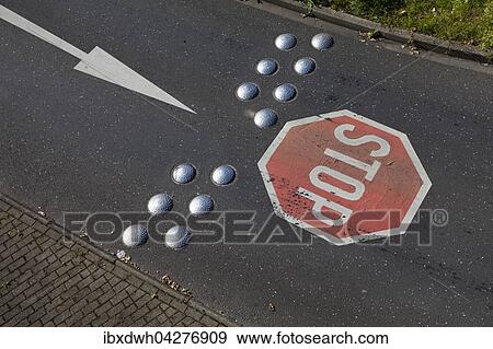 Stock Photo - Strasse mit Stoppzeichen, Richtungspfeil, Leverkusen, Nordrhein-Westfalen, Deutschland, Europa. Fotosearch