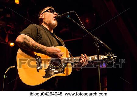 The American singer and songwriter Everlast live at the Schüür Lucerne, Switzerland, Europe View Large Photo Image Stock Photo - The American singer and songwriter Everlast live at the Schüür Lucerne, Switzerland, Europe. Fotosearch