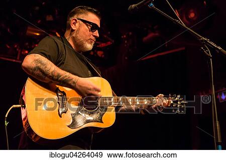 The American singer and songwriter Everlast live at the Schüür Lucerne, Switzerland, Europe View Large Photo Image Stock Photo - The American singer and songwriter Everlast live at the Schüür Lucerne, Switzerland, Europe. Fotosearch