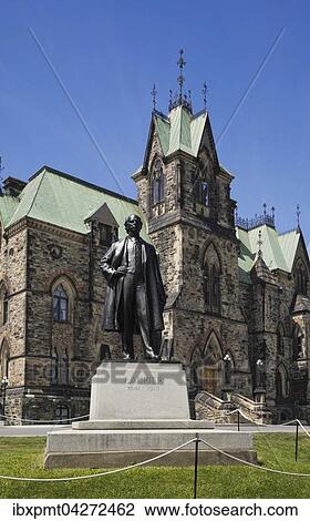 Stock Image - Wilfrid Laurier-Denkmal vor dem East Block Gebaude, Ottawa, Ontario, Kanada, Nordamerika. Fotosearch