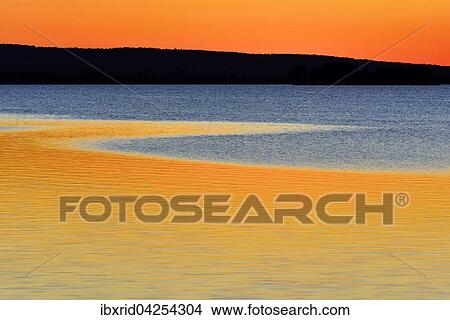Abendrot reflektiert im Wasser, Steinhuder Meer, bei Steinhude, Niedersachsen, Deutschland, Europa View Large Photo Image Picture - Abendrot reflektiert im Wasser, Steinhuder Meer, bei Steinhude, Niedersachsen, Deutschland, Europa. Fotosearch