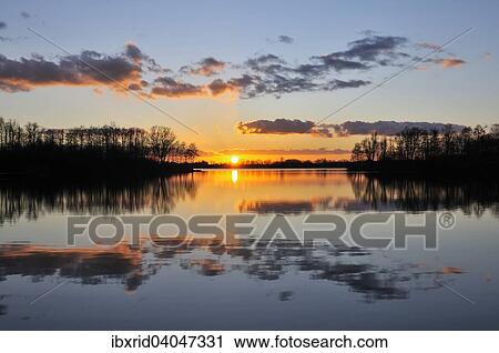 Abendstimmung am See, Alpen-Menzelen, Nordrhein-Westfalen, Deutschland, Europa View Large Photo Image Stock Image - Abendstimmung am See, Alpen-Menzelen, Nordrhein-Westfalen, Deutschland, Europa. Fotosearch