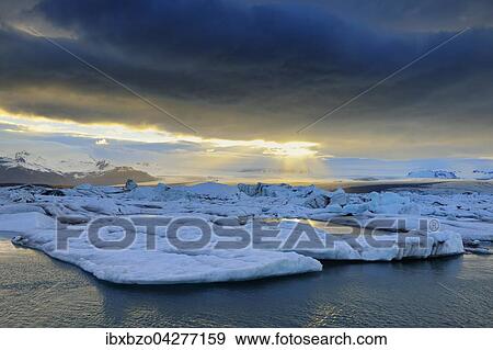 Abendstimmung an der Gletscherlagune Jokulsarlon, treibende Eisberge, hinten der Gletscher Vatnajokull, Sudisland, Island, Europa View Large Photo Image Stock Photo - Abendstimmung an der Gletscherlagune Jokulsarlon, treibende Eisberge, hinten der Gletscher Vatnajokull, Sudisland, Island, Europa. Fotosearch