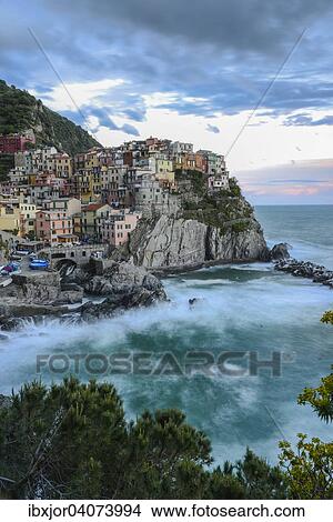Picture - Abendstimmung, Fischerdorf Manarola, Cinque Terre, UNESCO-Weltkulturerbe, Italienische Riviera, Ligurien, Levante, Italien, Europa. Fotosearch