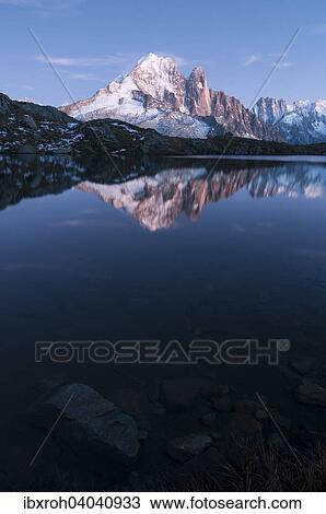 Aiguilles de Chamonix spiegelt sich im Lac de Chesery, Chamonix, Frankreich, Europa View Large Photo Image Stock Image - Aiguilles de Chamonix spiegelt sich im Lac de Chesery, Chamonix, Frankreich, Europa. Fotosearch
