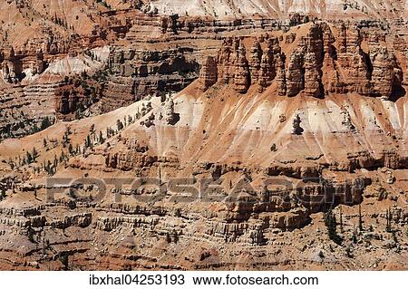 Stock Image - Ausblick auf bizarre Sandsteinerosionen im Amphitheater, Cedar Breaks National Monument, Utah, USA, Nordamerika. Fotosearch