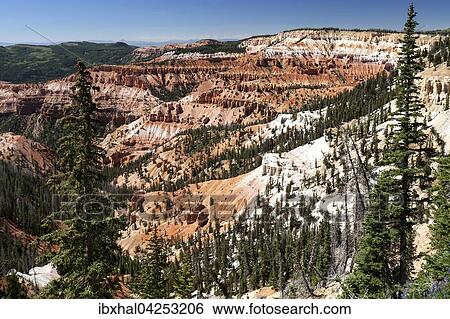 Stock Photograph - Ausblick auf bizarre Sandsteinerosionen im Amphitheater, Cedar Breaks National Monument, Utah, USA, Nordamerika. Fotosearch