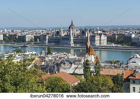 Stock Photograph - Ausblick auf das ungarische Parlamentsgebaude von der Fischerbastei, Budapest, Ungarn, Europa. Fotosearch