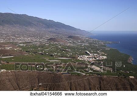 Ausblick auf den Sudwesten von La Palma, hinten der Bergzug der Cumbre Vieja, unten der Ort Tazacorte, La Palma, Kanarische Inseln, Spanien, Europa View Large Photo Image Stock Photograph - Ausblick auf den Sudwesten von La Palma, hinten der Bergzug der Cumbre Vieja, unten der Ort Tazacorte, La Palma, Kanarische Inseln, Spanien, Europa. Fotosearch