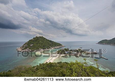 Stock Image - Ausblick uber Insel Koh Nang Yuan, auch Nangyuan, bei Koh Tao, Golf von Thailand, Thailand, Asien. Fotosearch